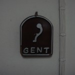 06-toliet-sign-building